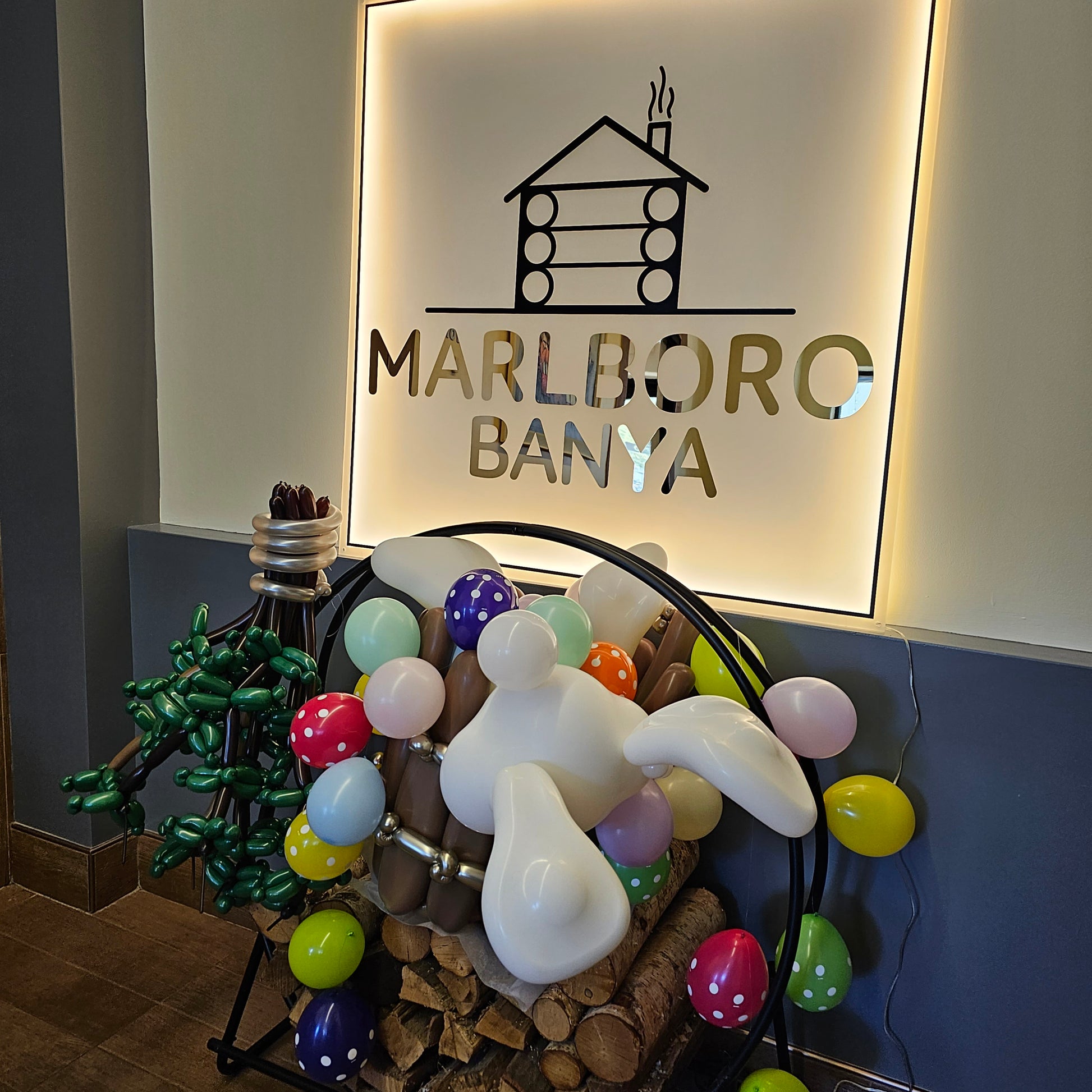 Bunny in a Bucket Custom Balloon Decor