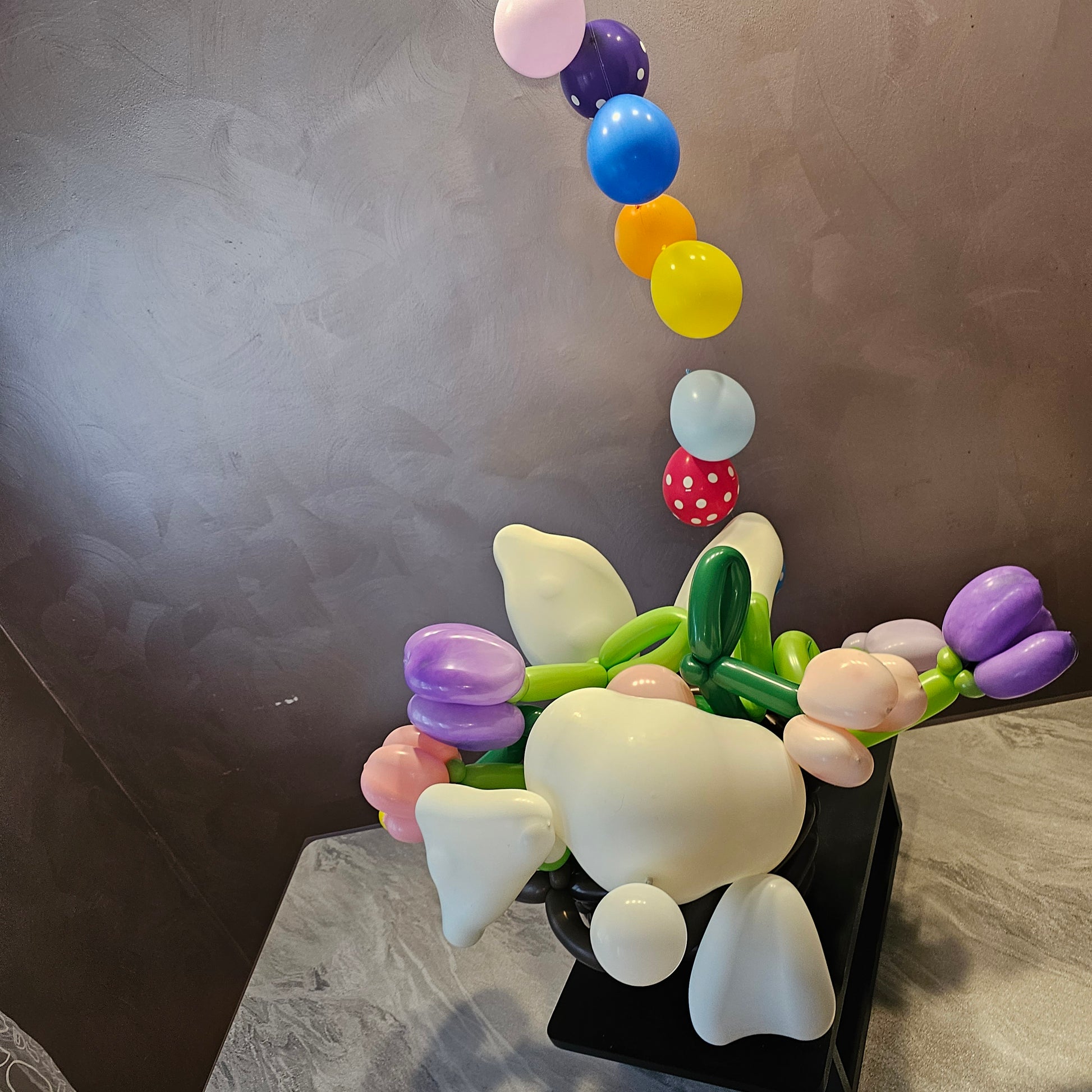 Diving for Eggs Custom Balloon Art Decor