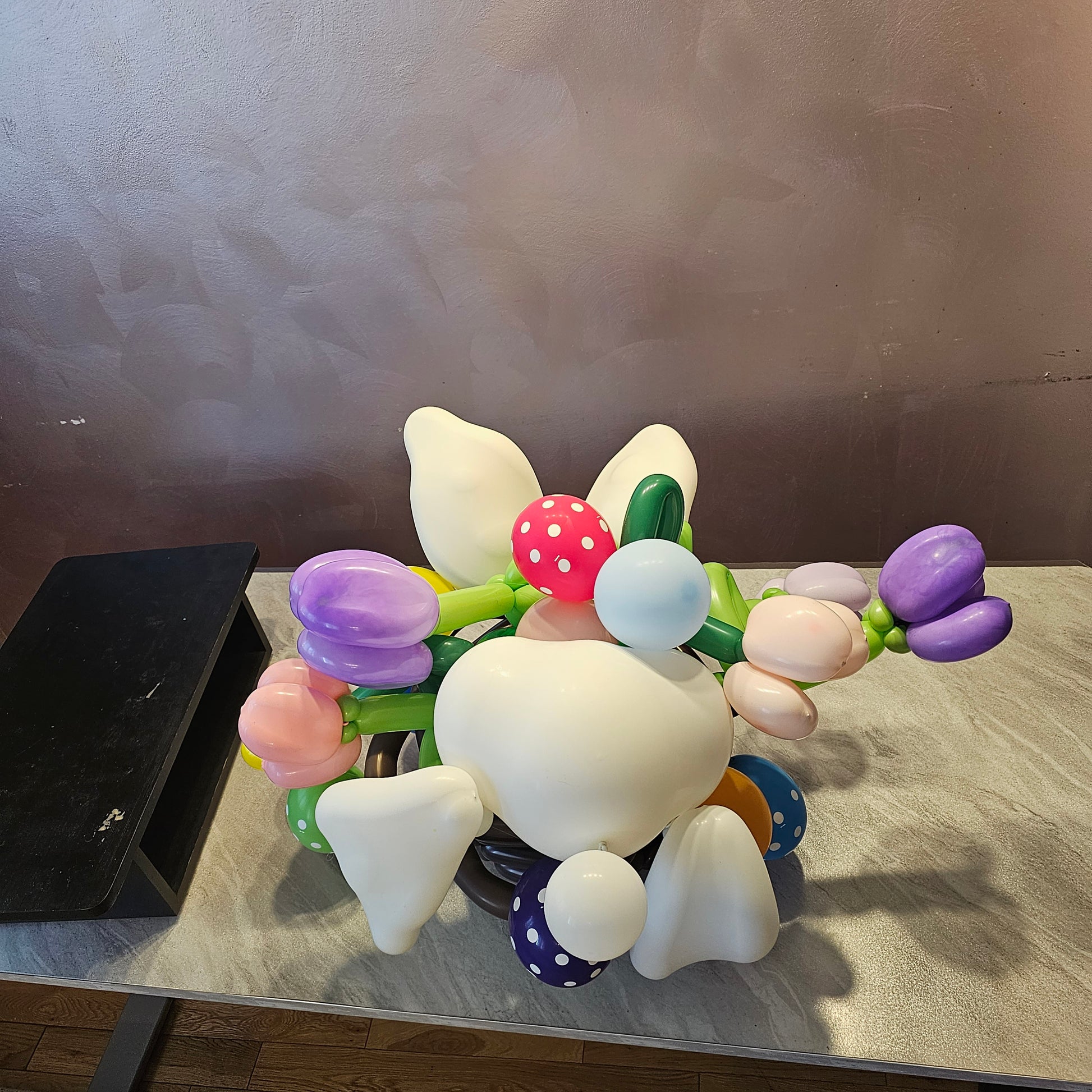 Diving for Eggs Custom Balloon Art Decor