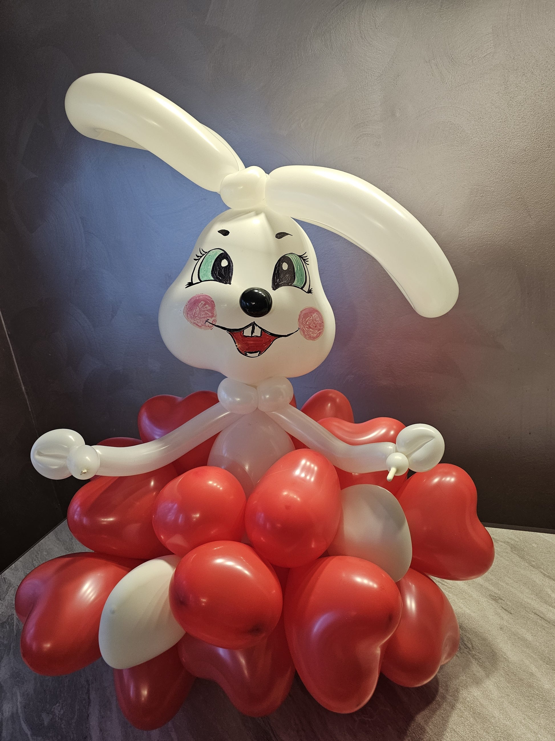 Hopping Hearts Custom Balloon Art Decor