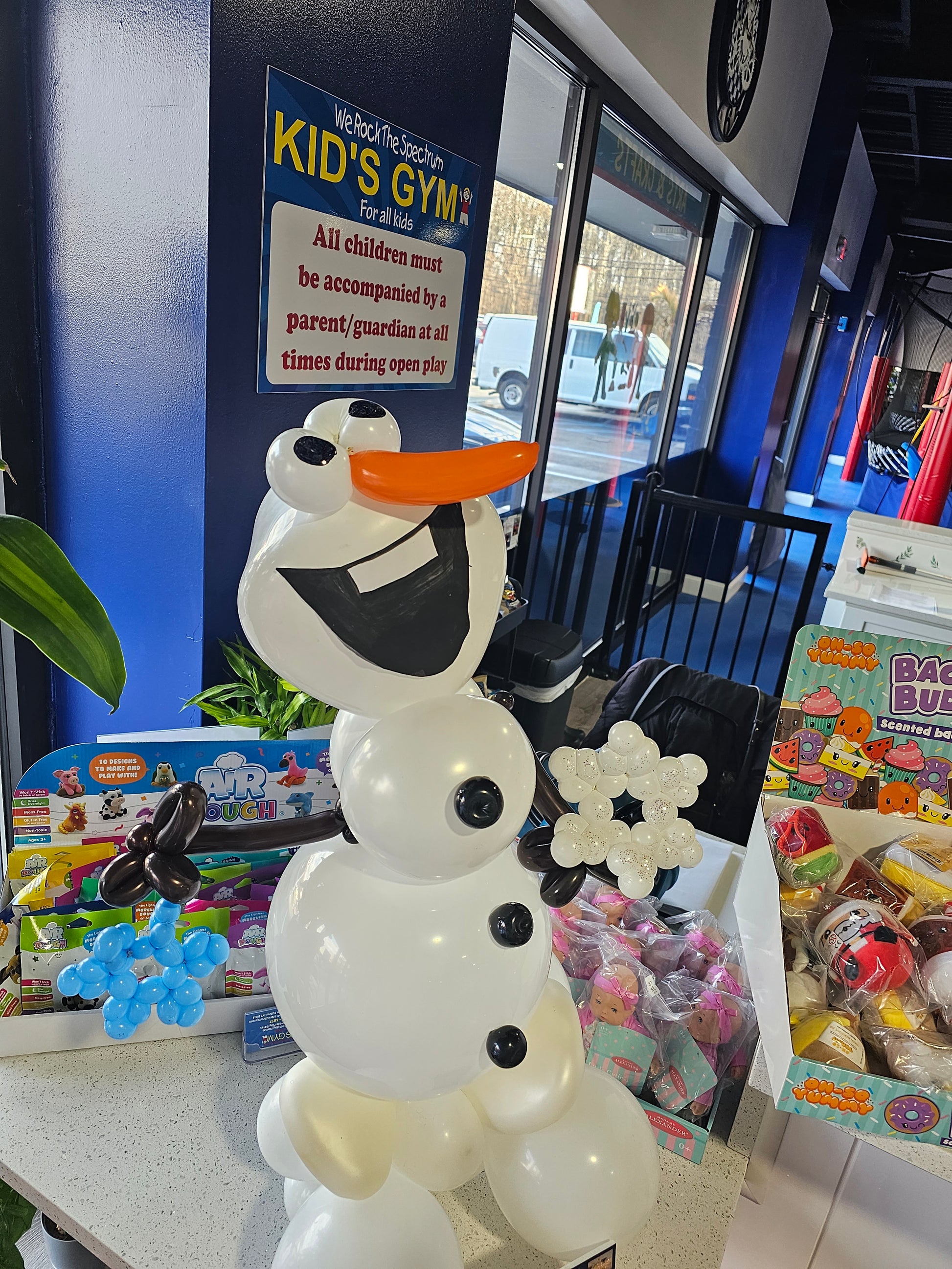 Olaf Custom Balloon Art Decor